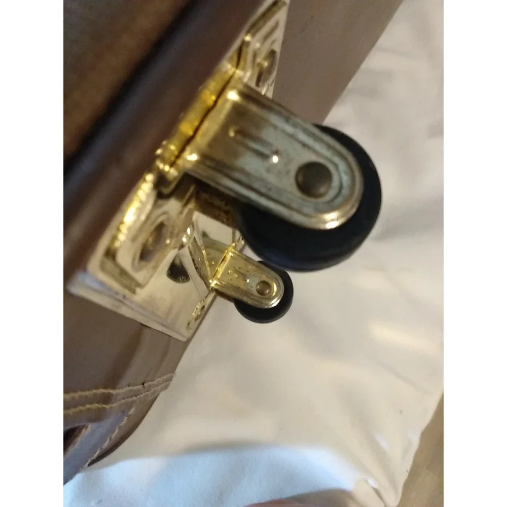 Vintage Samsonite Series 2100 Spinner Wheel Luggage